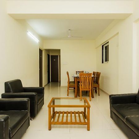 Levender Bough Hotel Mumbai Bagian luar foto