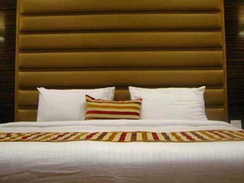 Levender Bough Hotel Mumbai Bagian luar foto
