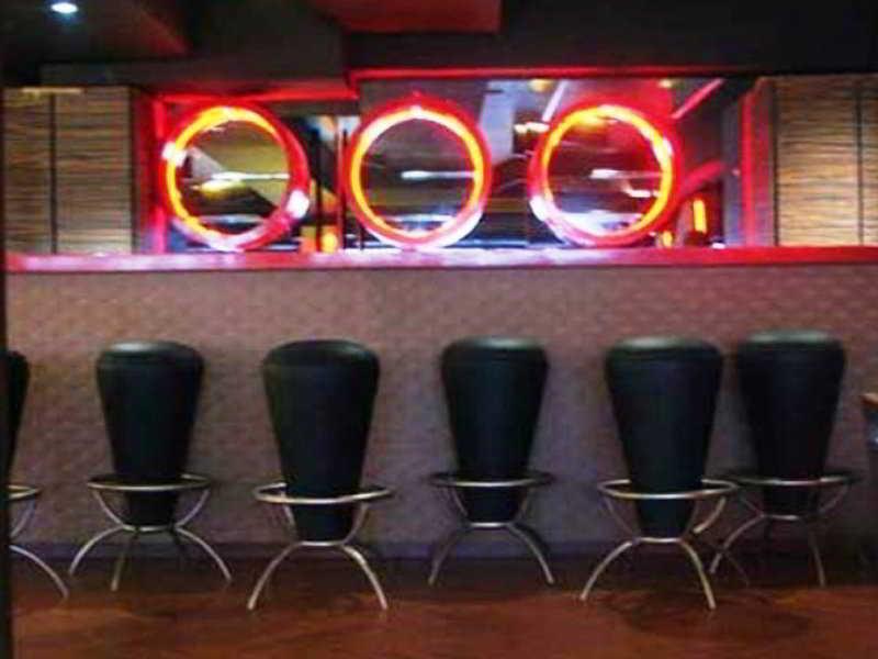 Levender Bough Hotel Mumbai Bagian luar foto