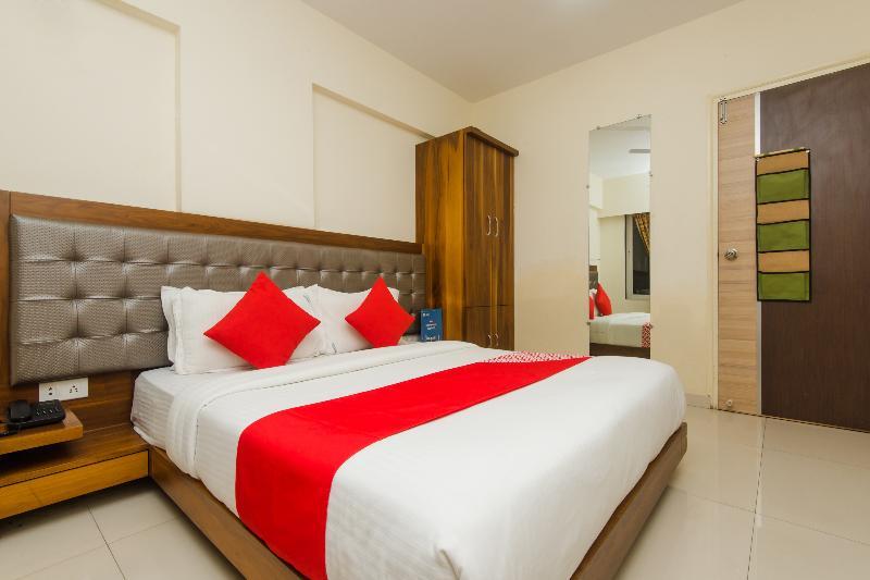Levender Bough Hotel Mumbai Bagian luar foto